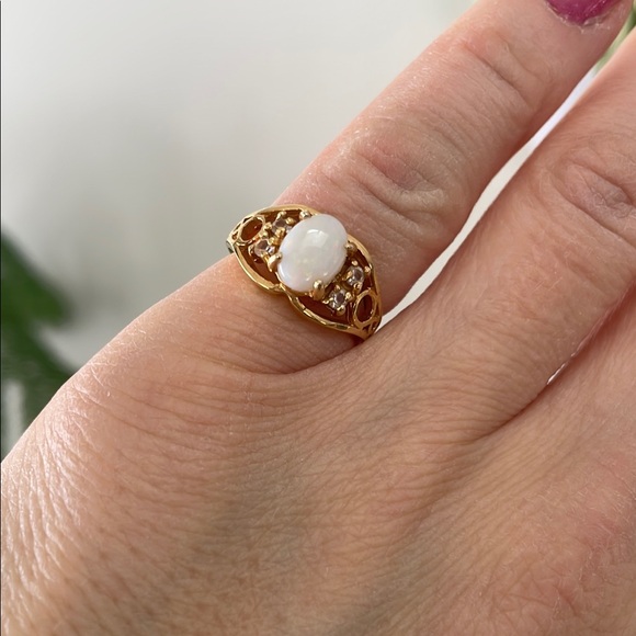 Elegant Gold Plated and Stone Ring - Picture 1 of 3